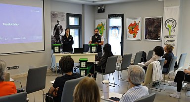 İzmir'de Efes Tarlası Yaşam Köyü'nde bokaşi kompost eğitimi