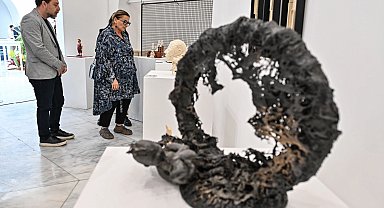 İzmir'de seramikle görünür kılınan sessiz çığlıklar