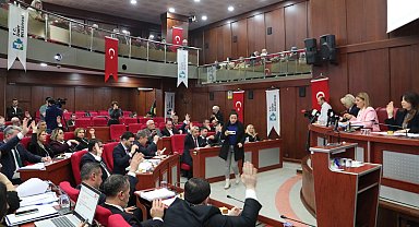 İzmit Belediyesi Meclisi'nde görev dağılımı yapıldı