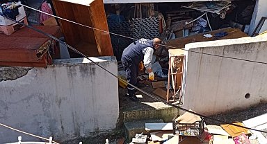 İzmit'te belediyeden çöp eve müdahale