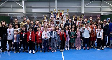 Konya Karatay'da 23 Nisan Turnuvası kupalarla taçlandı