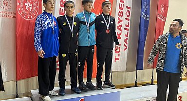 Konyalı güreşçiler madalyaları topladı