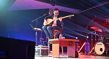 Manisa'da İsmail Altunsaray ile türkü dolu gece