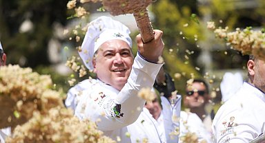 Manisa'nın lezzetleri buluştu... Başkan Dutlulu, mesir baharatlı bahar pilavı pişirdi