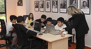 Mersin'de çocuklar hem düşünüyor hem üretiyor