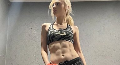 Nevide Çiçek'ten 'karın kası' şov