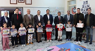 Öğrencilere okuma kitabı desteği