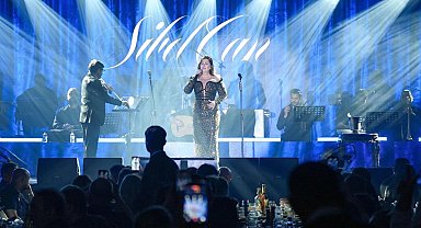 Sibel Can Yavru Vatan'da büyüledi