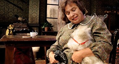 Türk tiyatrosunun usta ismi Feyha Çelenk vefat etti