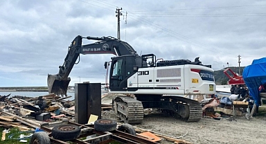 Türkeli'de imara aykırı yapıların yıkımına başlandı