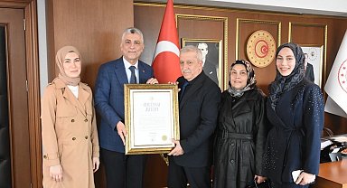 Ücret almayan esnafa Bakan Bolat'tan "Ahi Esnaf Beratı"