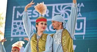 Uluslararası Halk Dansları Toplulukları Manisa'yı büyüledi