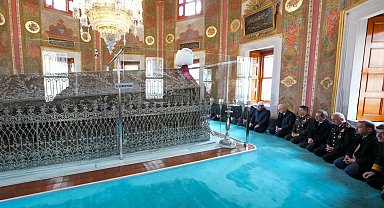 Fatih Sultan Mehmet vefatının 545. yılında kabri başında anıldı