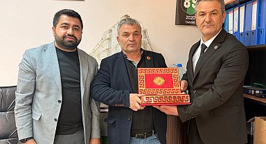 İzmit Belediyesi muhtarları mutlu günlerinde unutmuyor