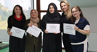 Kocaeli İZGİM'de anne adaylarının sertifika sevinci