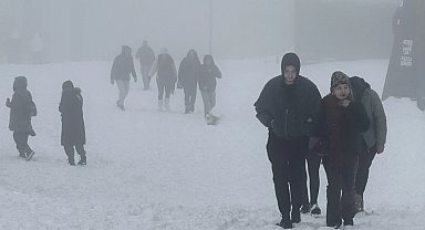 Kocaeli'de Kuzuyayla'da bahar ortasında kar sürprizi