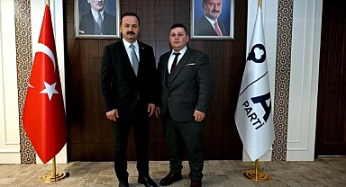Türkeli Anahtar Parti’de flaş gelişme! İlçe yönetimi görevden alındı!