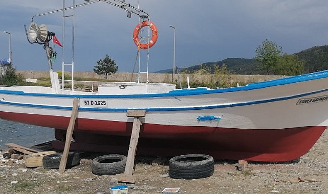 Türkeli'de deniz araçlarına polyester onarım hizmeti başladı