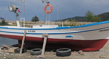 Türkeli'de deniz araçlarına polyester onarım hizmeti başladı