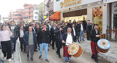 Türkelili Satı Gürel'e coşkulu karşılama