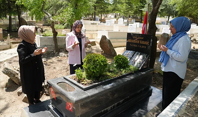 Ankara Keçiören'de Abdurrahim Karakoç'un kabri yenilendi