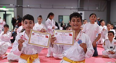 Ankara Keçiören'in sporcuları Karate Kuşak Sınavında ter döktü