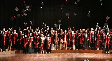Artvin Çoruh Üniversitesi'nde mezuniyet coşkusunu yaşandı