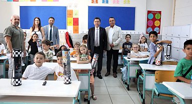 Bursa Osmangazi'de Başkan Aydın çocukların karne heyecanına ortak oldu