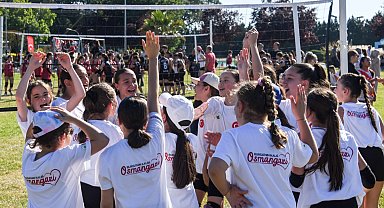 Bursa Osmangazi'de Mini Voleybol Şenliği coşkusu