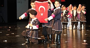 Bursa Yuvam'da yıl sonu coşkusu