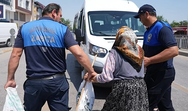 Denizli Büyükşehir Zabıtası dilencilere geçit vermiyor