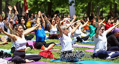 Denizli Dünya Yoga Günü'nde Büyükşehir ile nefes aldı