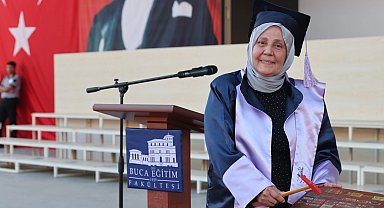 Dokuz Eylül'de mezuniyet coşkusu... 38 yıllık hayal birincilikle taçlandı