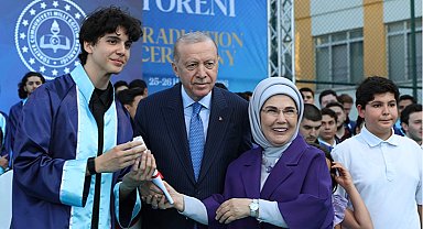 Erdoğan torununa diplomayı verdi