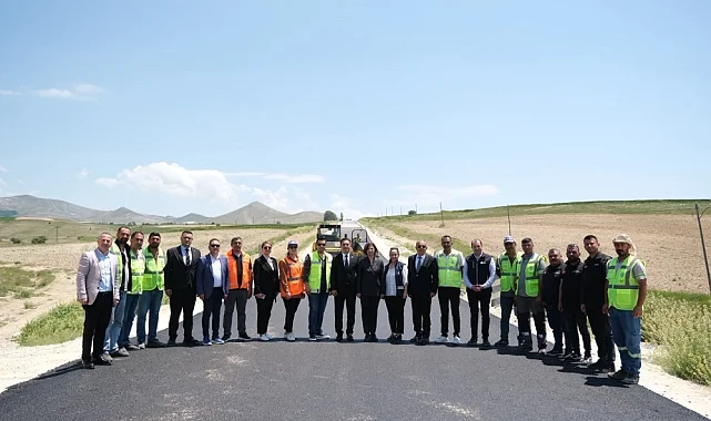 Eskişehir'de Sivrihisar-Çeltik yolunda asfalt çalışması