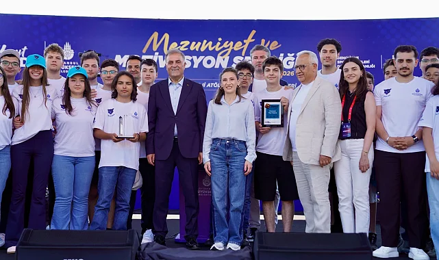 İstanbul Büyükşehir'in Ders Atölyeleri'nde mezuniyet heyecanı