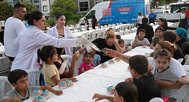 İstanbul Maltepe'de lokmalar paylaşıldı
