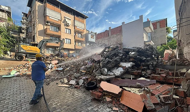 İzmir'de hasarlı yapılar için uzlaşı sağlandı yıkım gerçekleşti