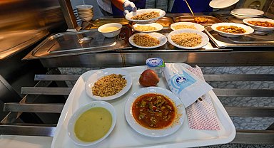 İzmir'de krize karşı 25 TL'lik sofra