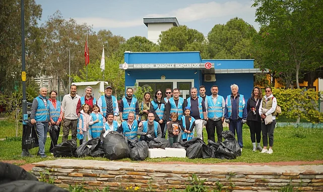 İzmir'de "Temiz Park" etkinliğiyle parklar pırıl pırıl oldu