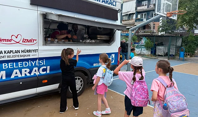 İzmitli öğrencilere yaz tatili öncesi ikram