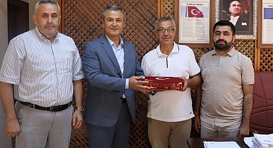 Kocaeli İzmit'te muhtarlara doğum günü ziyareti