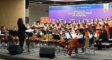 Kocaeli'de geleceğin sanatçıları ayakta alkışlandı