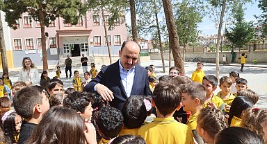 Konya'da Başkan Altay karne sevincine ortak oldu