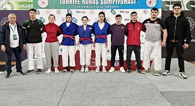 Kütahya Belediyespor'dan Türkiye Şampiyonası'nda çifte başarı