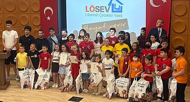 LÖSEV Bursa'da minik yürekler karne heyecanını paylaştı