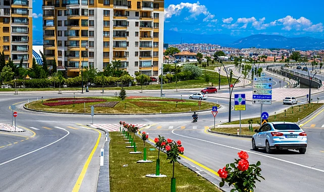 Malatya'da parklar ve kavşaklar çiçeklerle süslendi