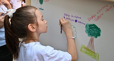 Manisa'da çocuklar hayallerini tuvallere yansıttı