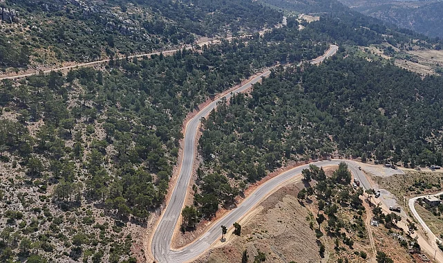 Mersin Büyükşehir, Gülnar'da 5 mahallenin yolunu genişletti