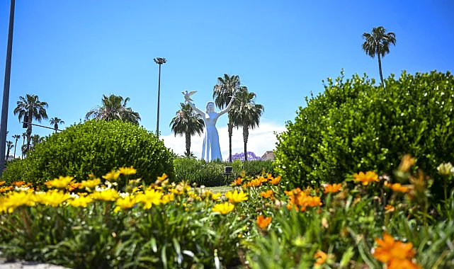 Mersin'de kent estetiğine yaz dokunuşu